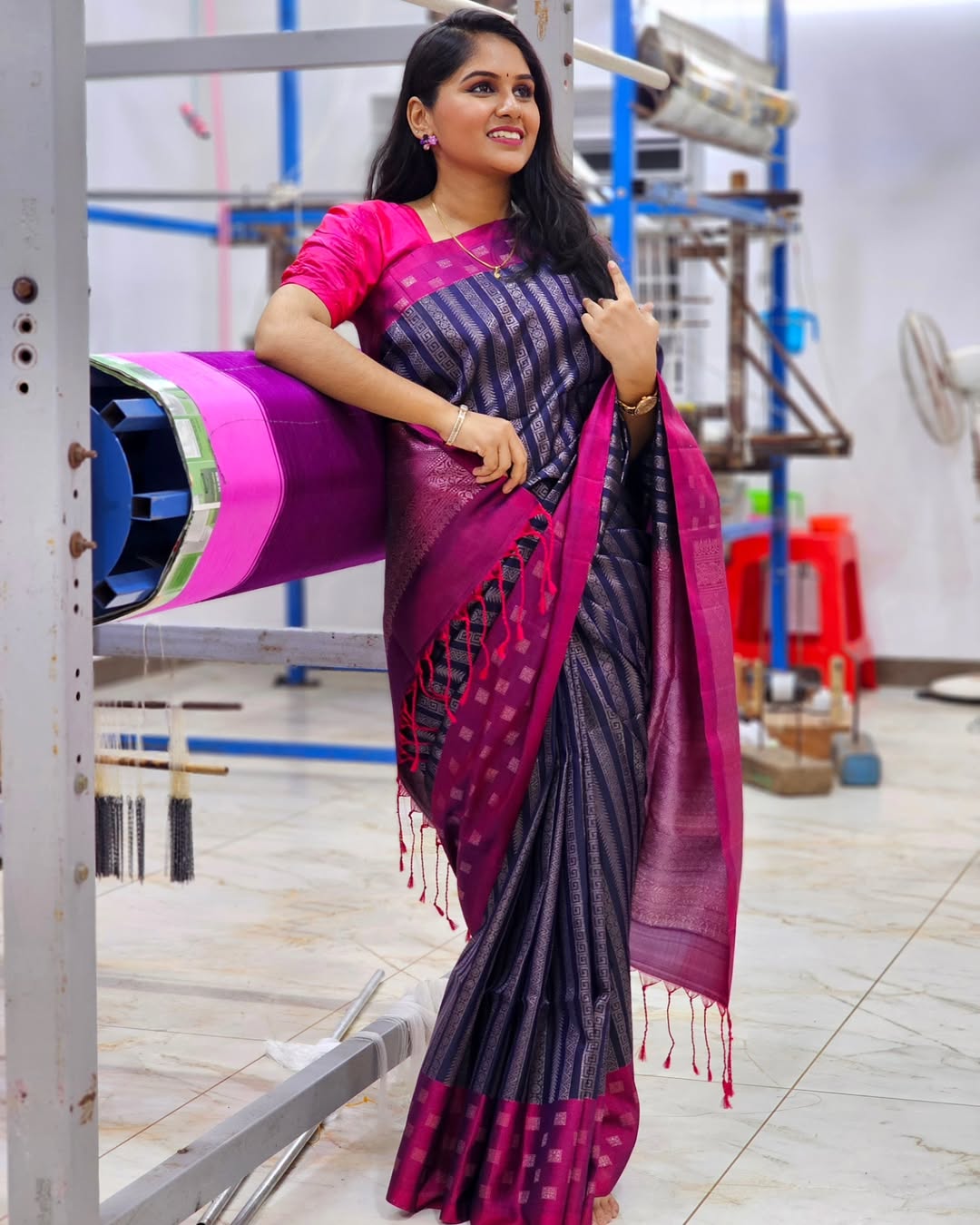Snazzy Navy Blue Soft Silk Saree With Epiphany Blouse Piece