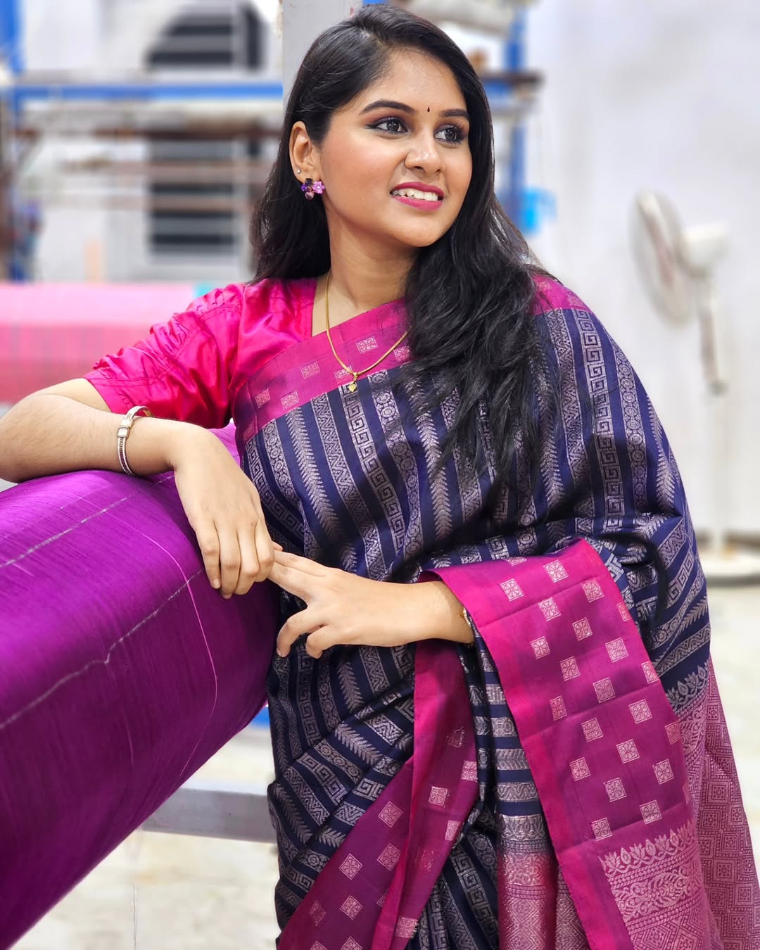 Snazzy Navy Blue Soft Silk Saree With Epiphany Blouse Piece