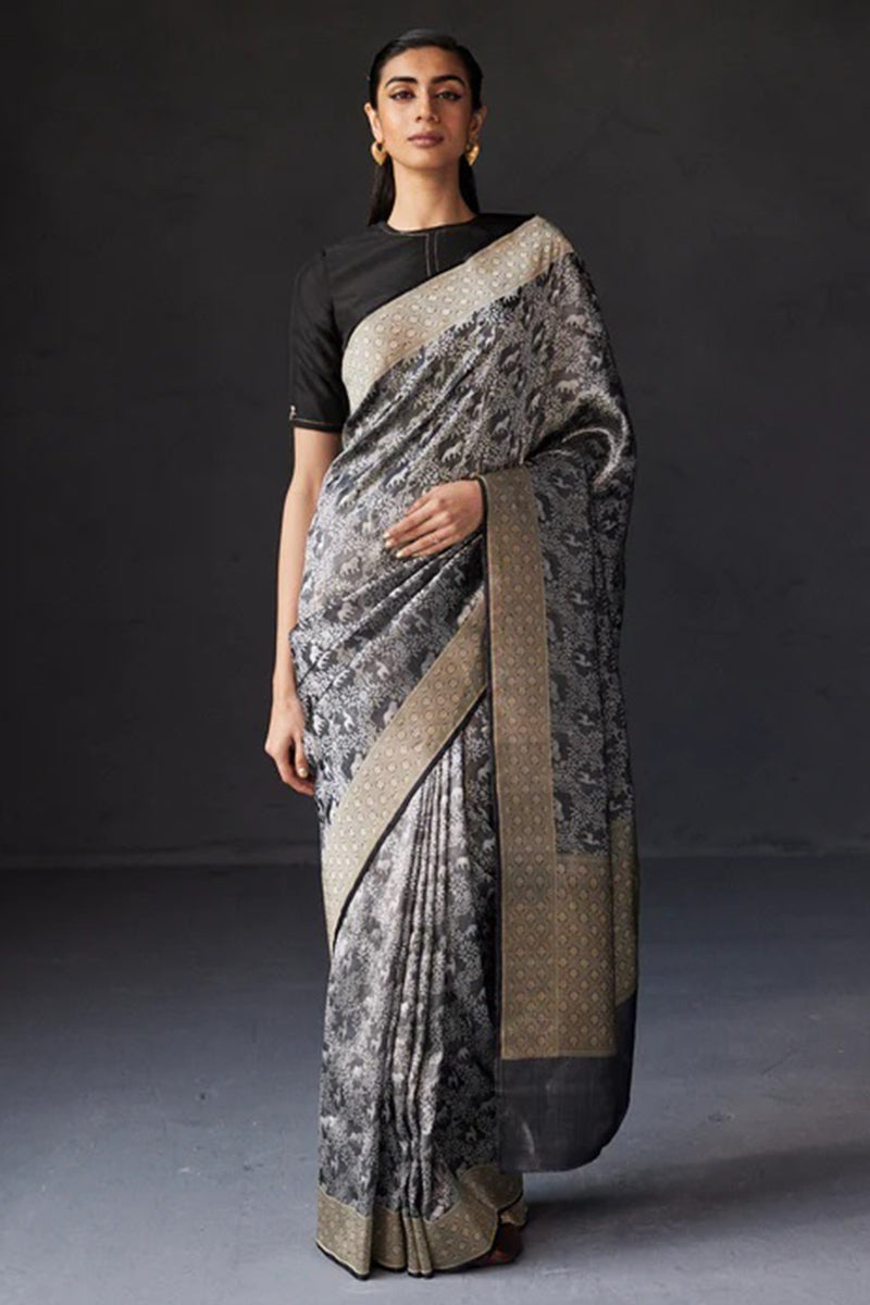 Glowing Black Soft Silk Saree With Stunning Blouse Piece