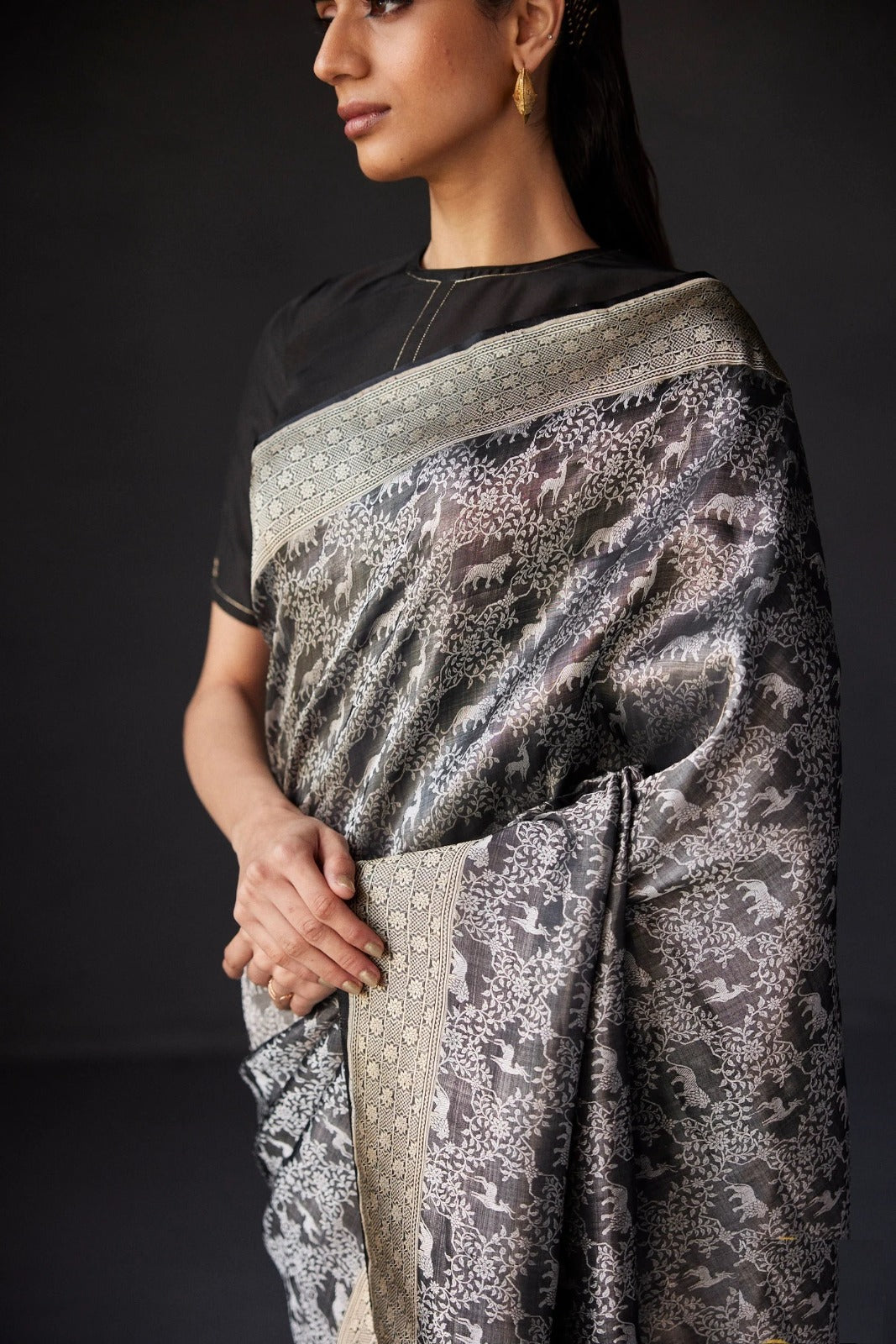 Glowing Black Soft Silk Saree With Stunning Blouse Piece