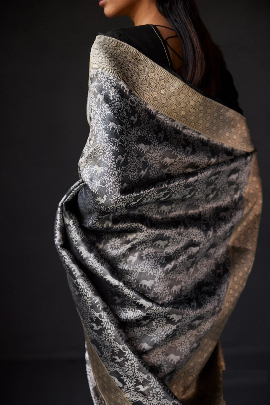 Glowing Black Soft Silk Saree With Stunning Blouse Piece