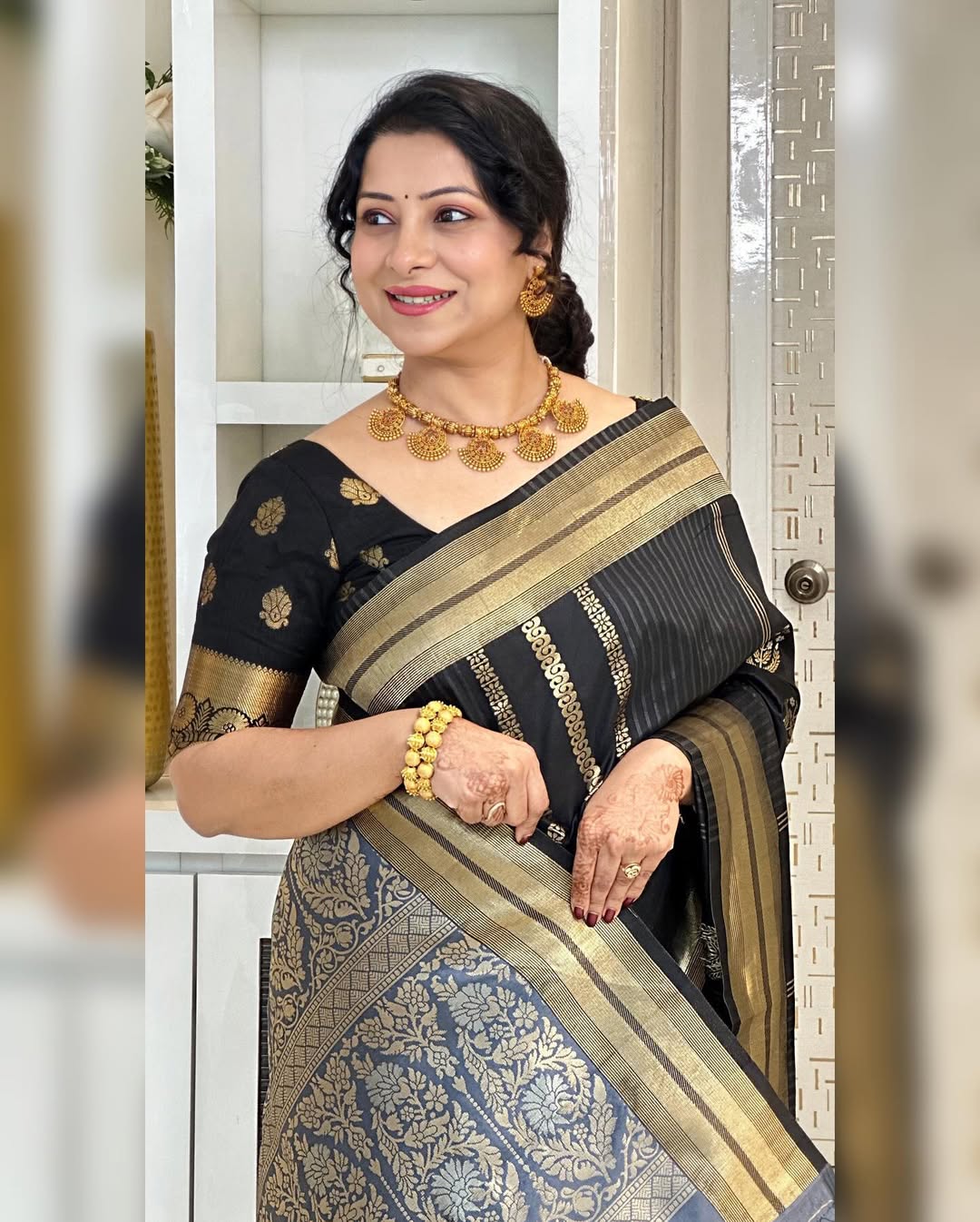 Fairytale Black Soft Silk Saree With Redolent Blouse Piece