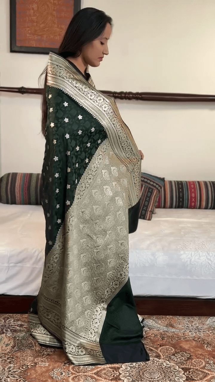 Conflate Dark Green Soft Silk Saree With Serendipity Blouse Piece