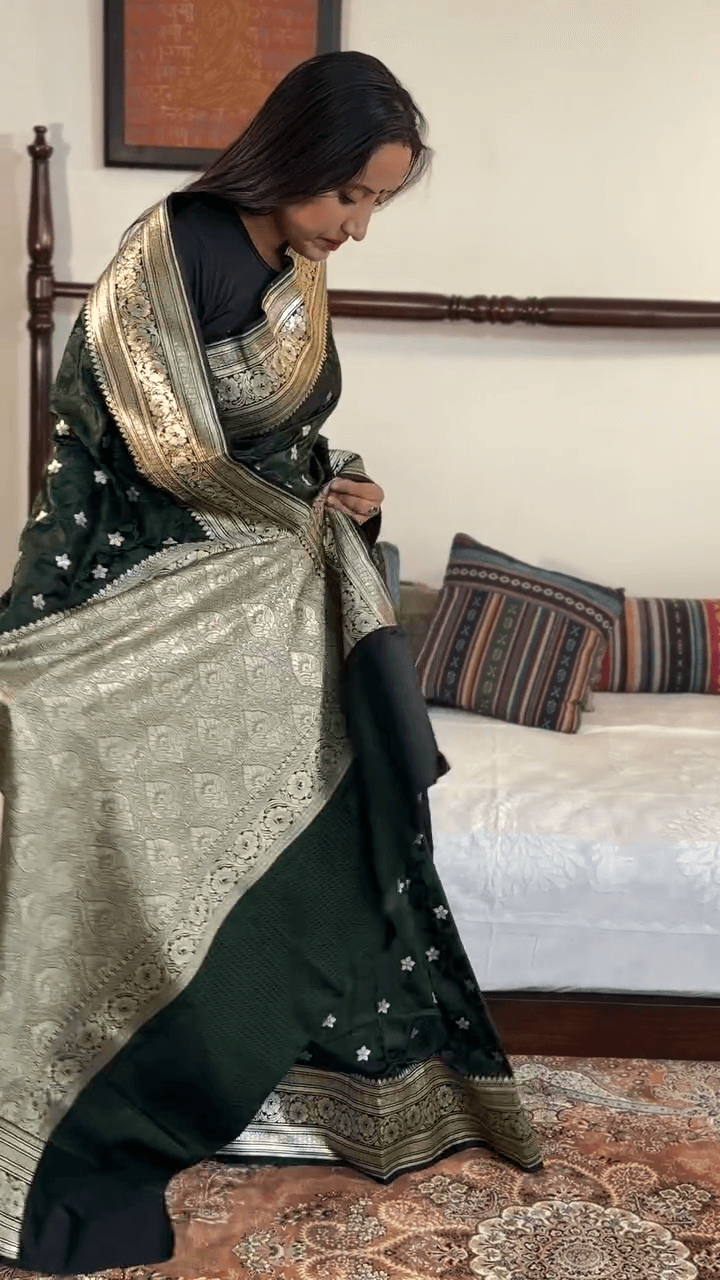 Conflate Dark Green Soft Silk Saree With Serendipity Blouse Piece