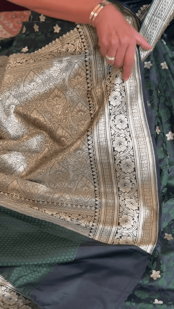 Conflate Dark Green Soft Silk Saree With Serendipity Blouse Piece