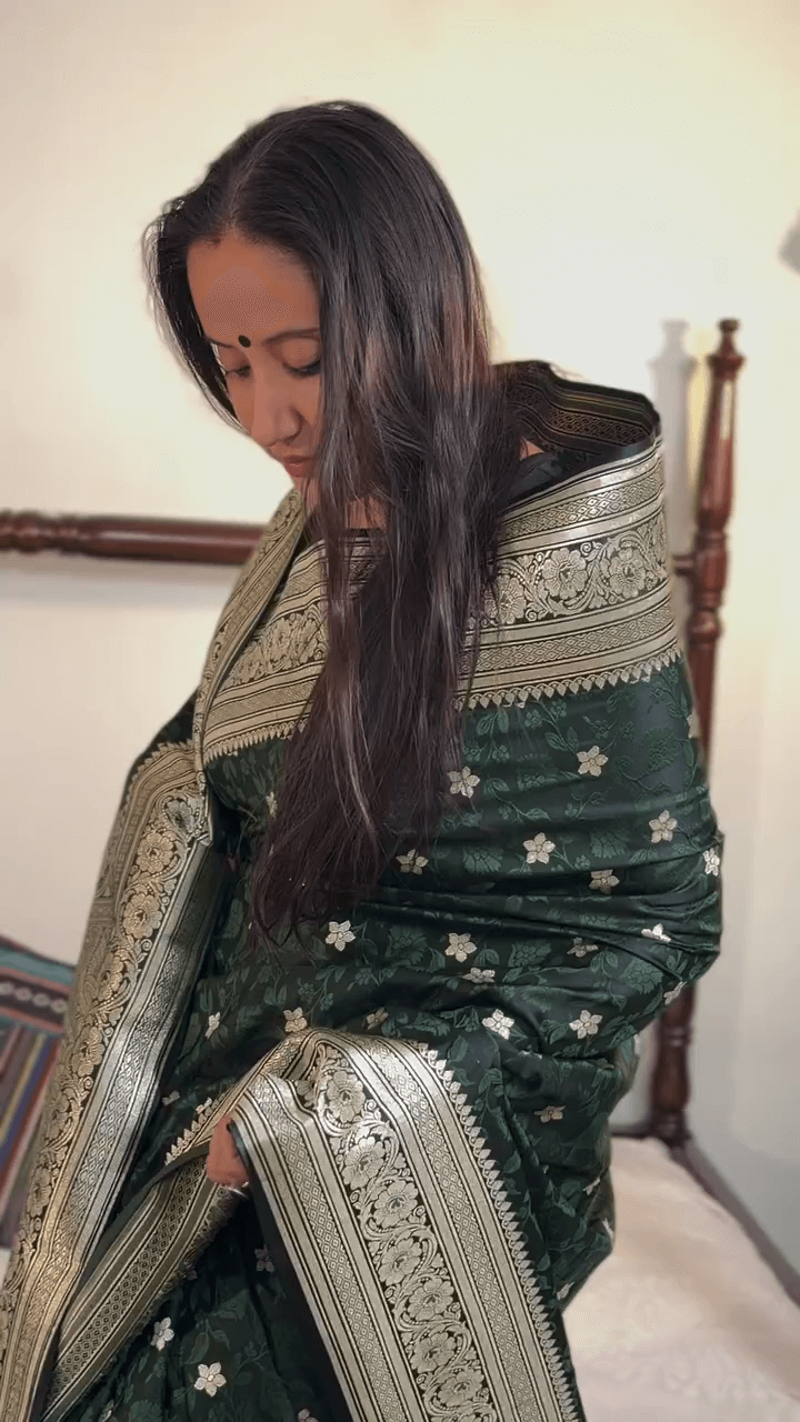 Conflate Dark Green Soft Silk Saree With Serendipity Blouse Piece