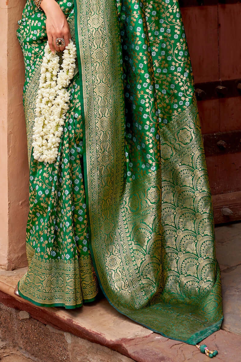 Fantabulous Green Soft Silk Saree With Gratifying Blouse Piece