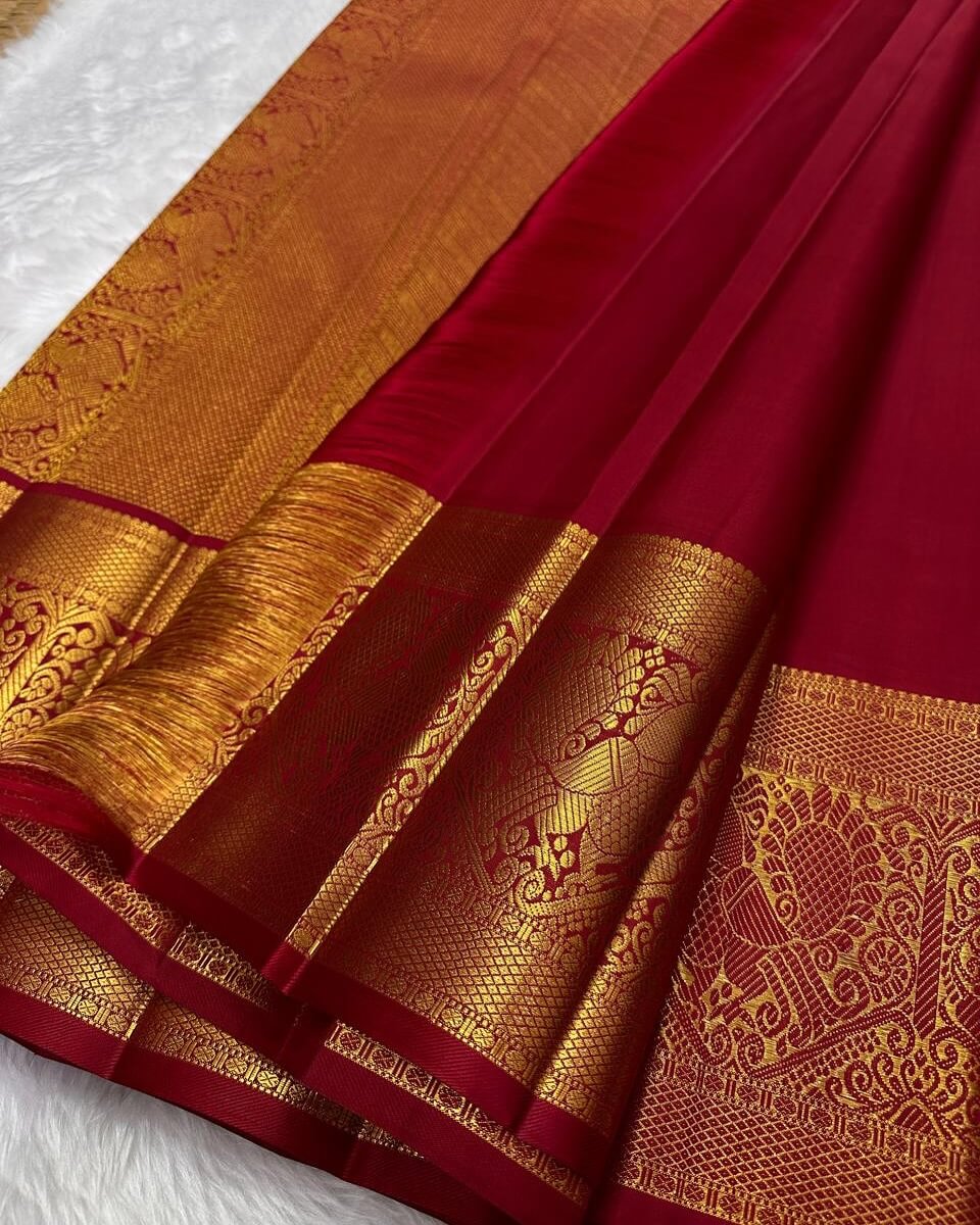 Blooming Red Soft Banarasi Silk Saree With Luminous Blouse Piece