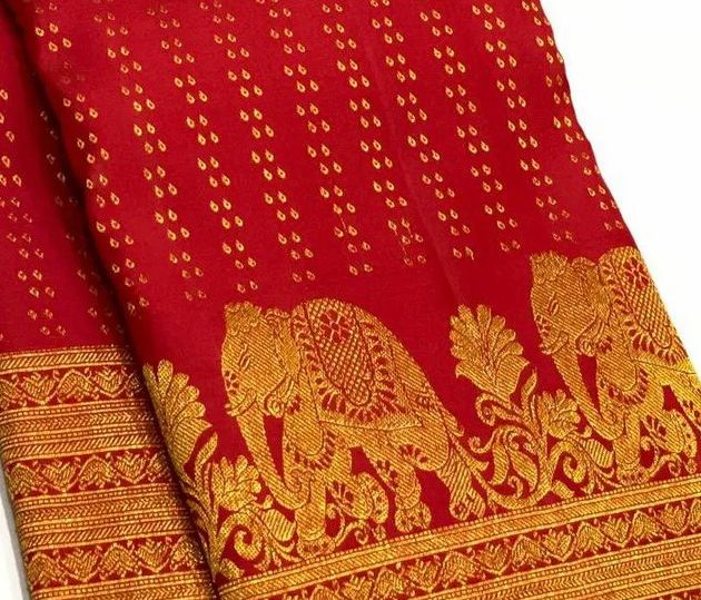 Super extravagant Red Soft Banarasi Silk Saree With Ravishing Blouse Piece