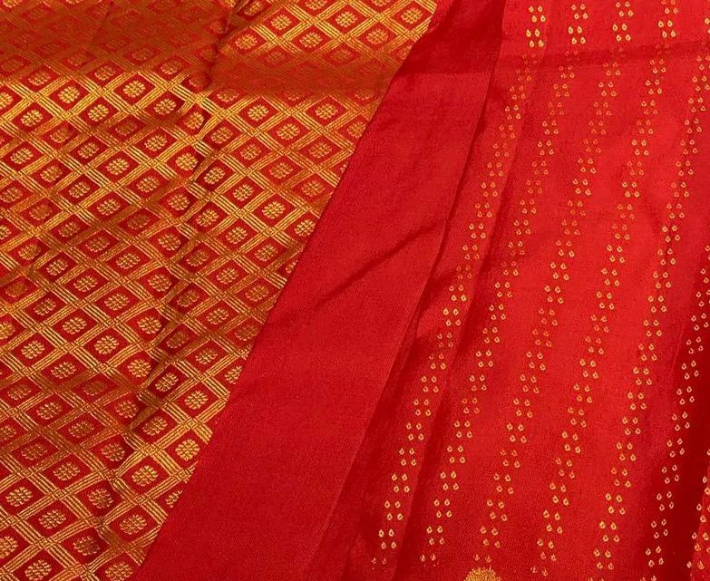 Super extravagant Red Soft Banarasi Silk Saree With Ravishing Blouse Piece