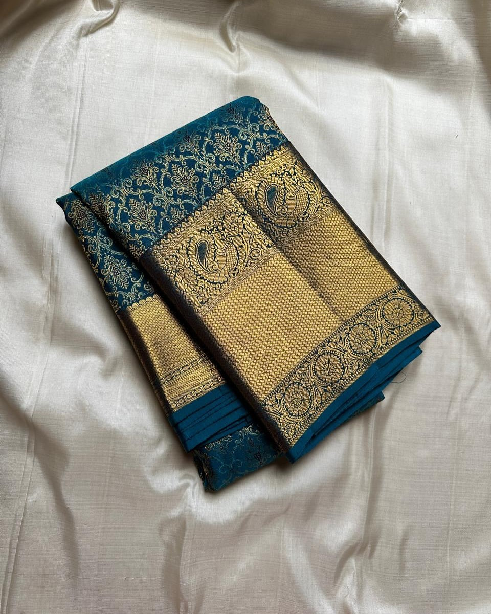 A dreamy Rama Soft Banarasi Silk Saree With Captivating Blouse Piece