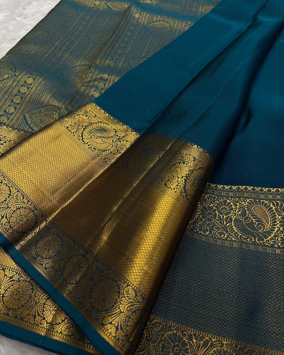 A dreamy Rama Soft Banarasi Silk Saree With Captivating Blouse Piece