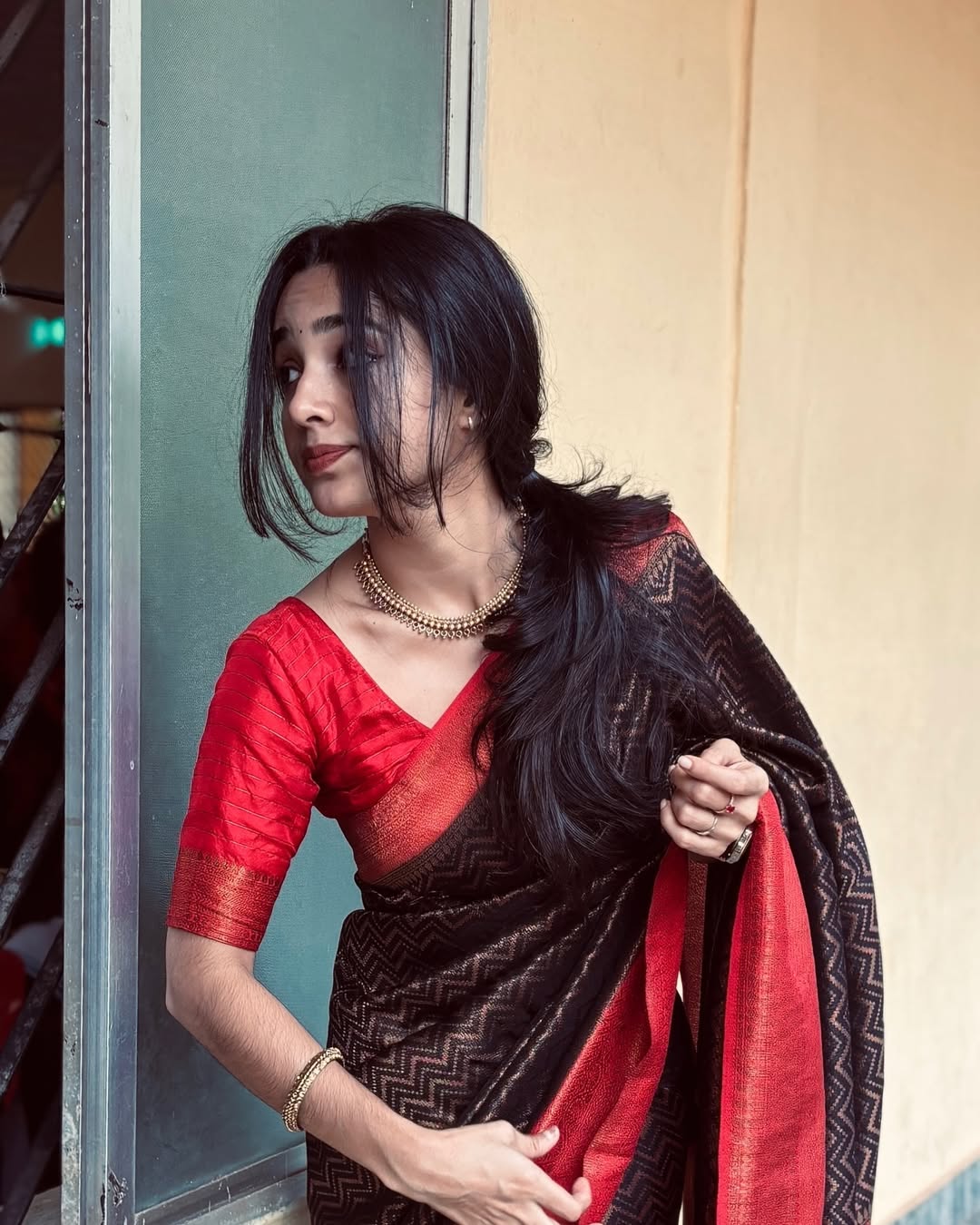 Evocative Black Soft Silk Saree With Cynosure Blouse Piece