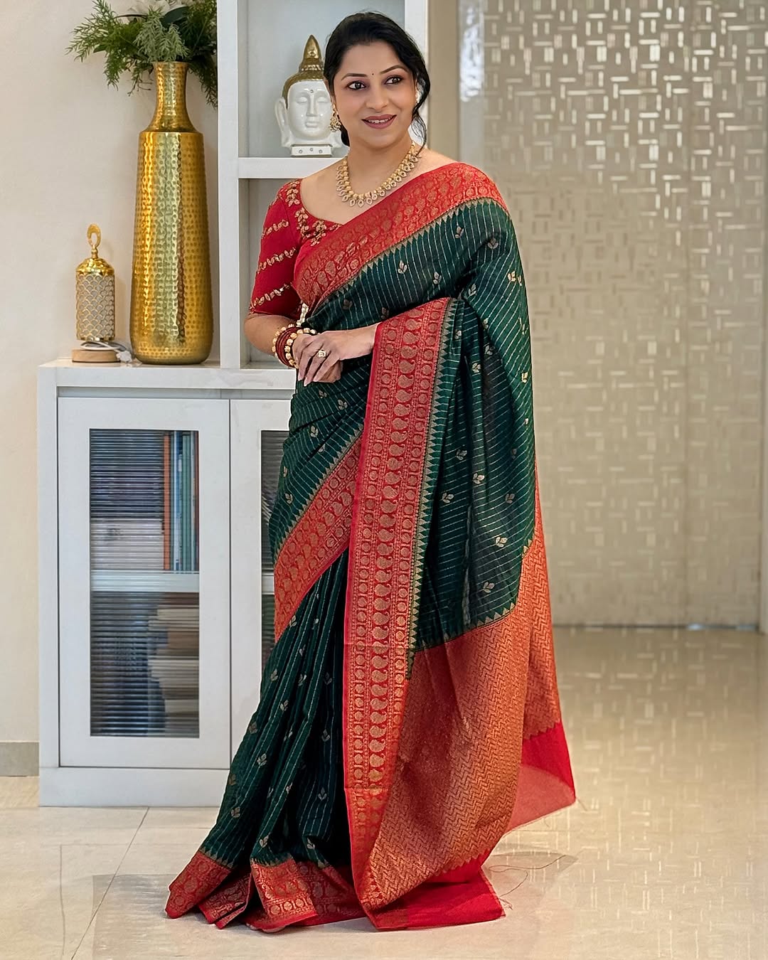 Forbearance Dark Green Soft Silk Saree With Conflate Blouse Piece
