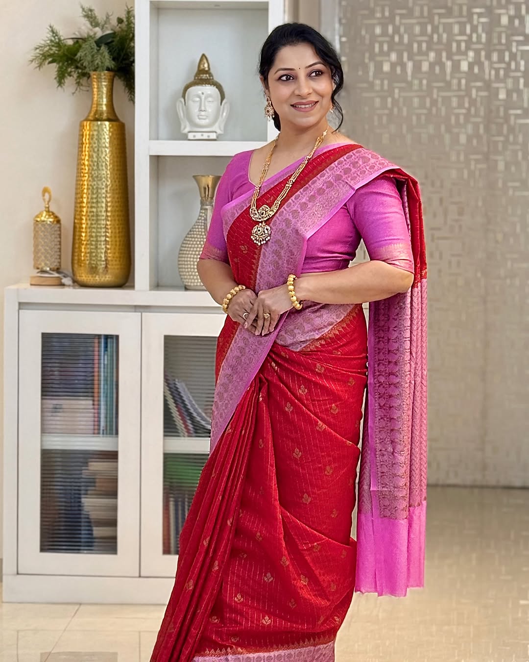 Flaunt Red Soft Silk Saree With Elegant Blouse Piece