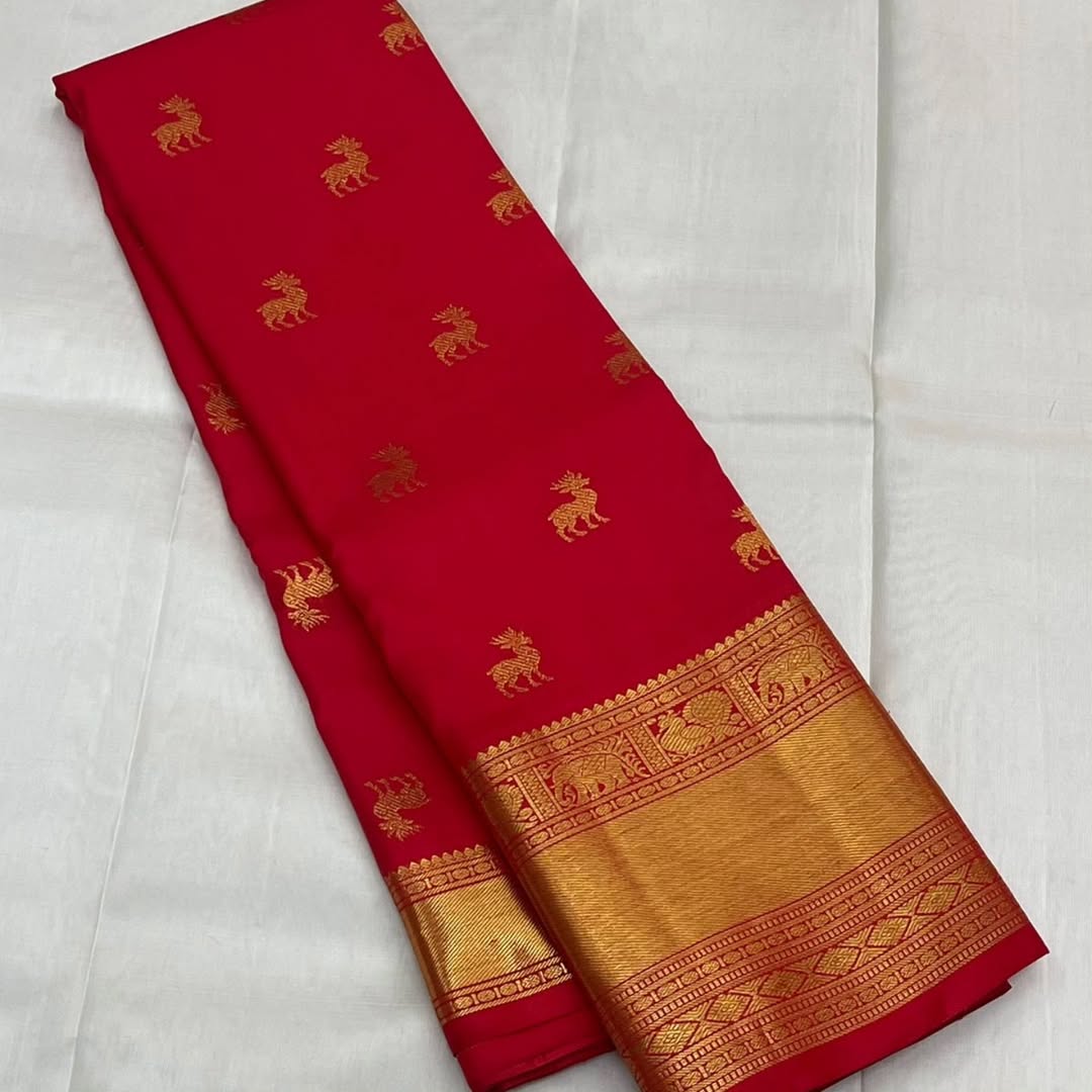 Arresting Red Soft Banarasi Silk Saree With Exquisite Blouse Piece