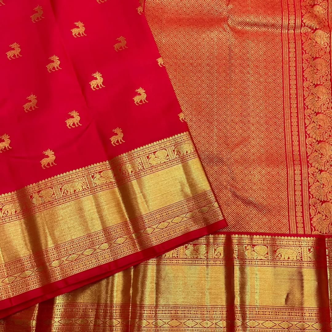 Arresting Red Soft Banarasi Silk Saree With Exquisite Blouse Piece
