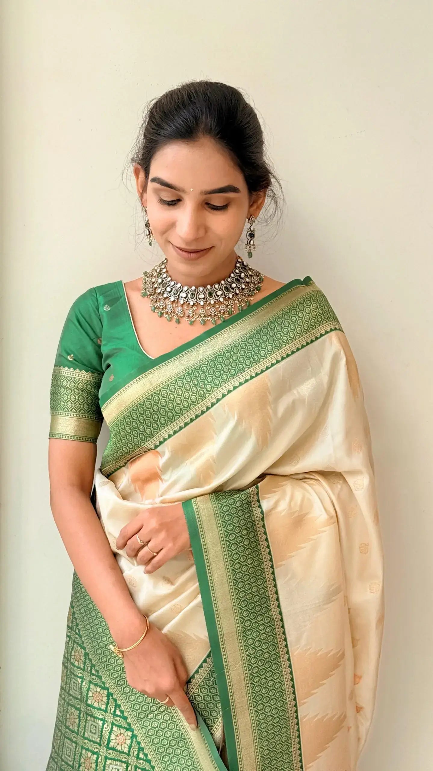 Bewitching Green Soft Silk Saree With Ebullience Blouse Piece