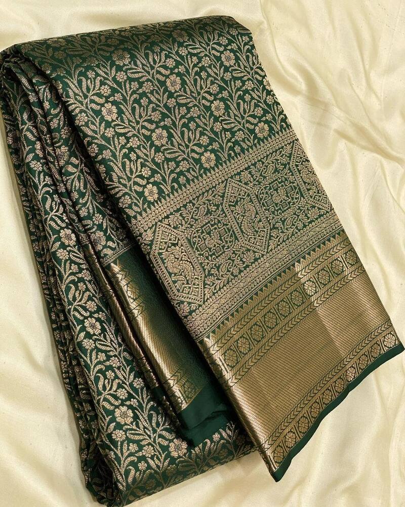 Imaginative Dark Green Soft Banarasi Silk Saree With Denouement Blouse Piece