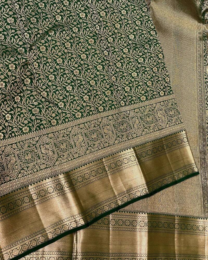 Imaginative Dark Green Soft Banarasi Silk Saree With Denouement Blouse Piece