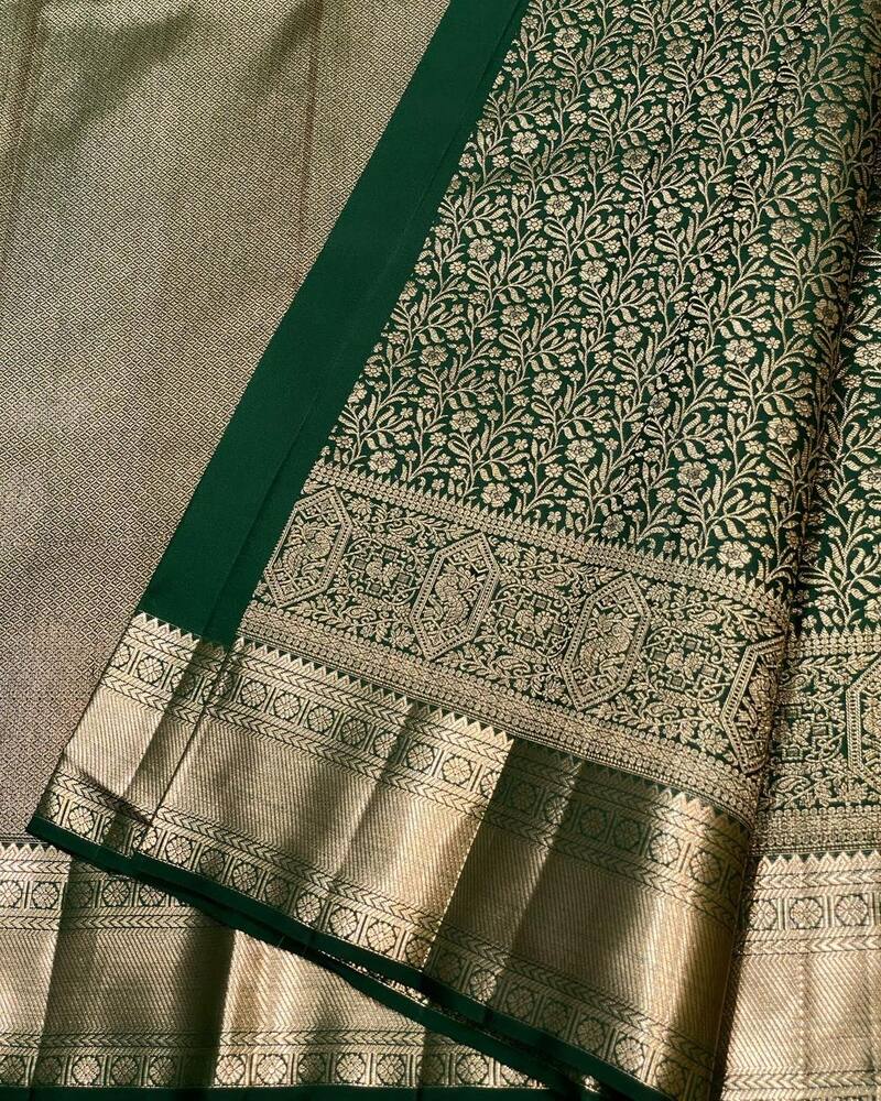 Imaginative Dark Green Soft Banarasi Silk Saree With Denouement Blouse Piece