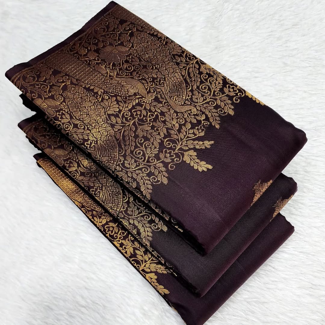 Vestigial Purple Soft Banarasi Silk Saree With Magnificat Blouse Piece