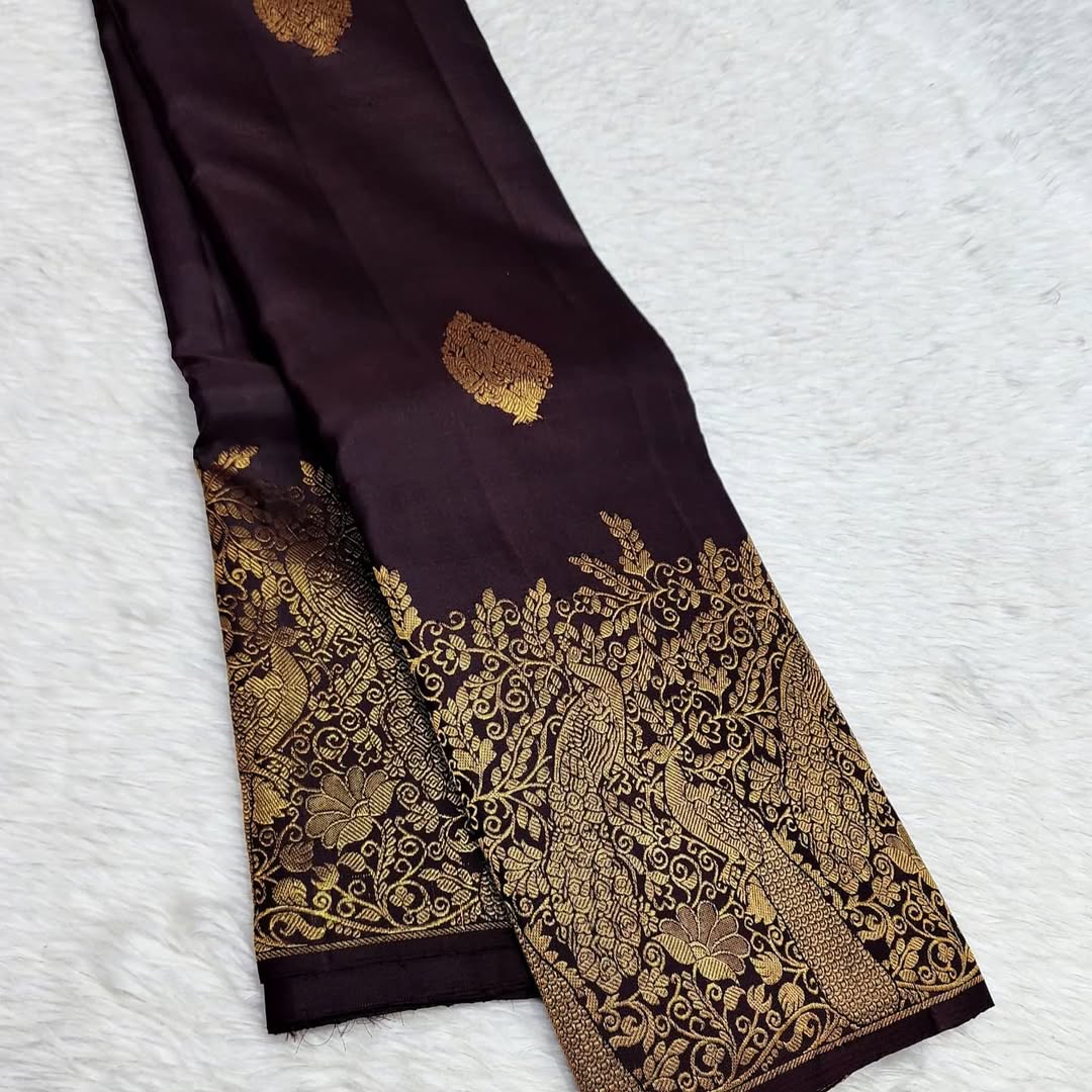 Vestigial Purple Soft Banarasi Silk Saree With Magnificat Blouse Piece