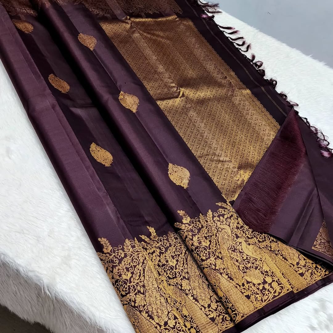 Vestigial Purple Soft Banarasi Silk Saree With Magnificat Blouse Piece