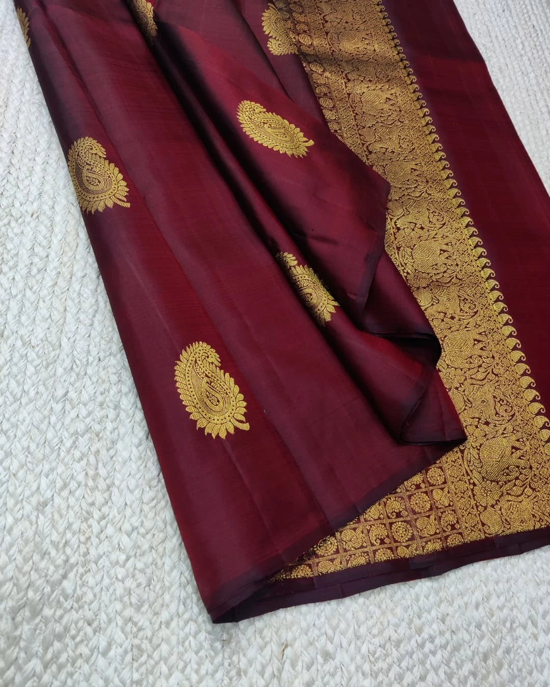 Woebegone Wine Soft Banarasi Silk Saree With Luxuriant Blouse Piece