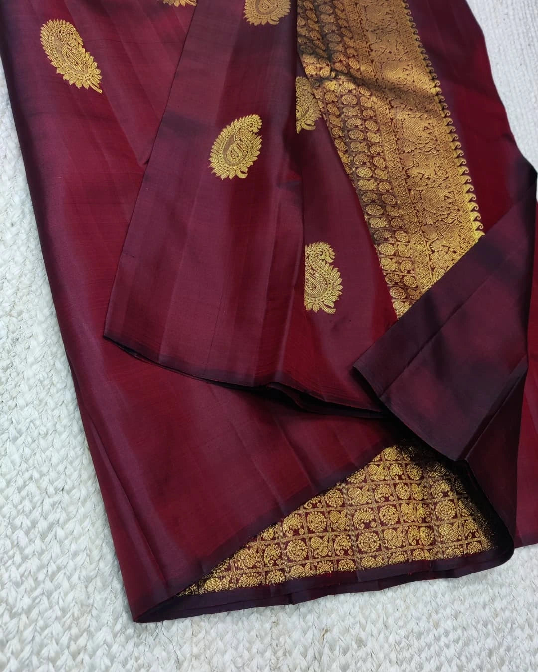 Woebegone Wine Soft Banarasi Silk Saree With Luxuriant Blouse Piece