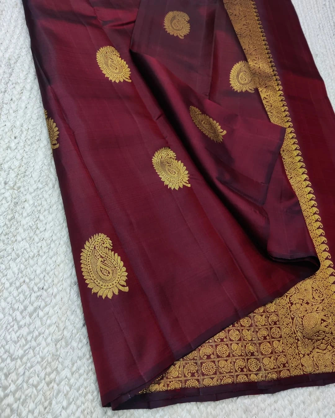 Woebegone Wine Soft Banarasi Silk Saree With Luxuriant Blouse Piece