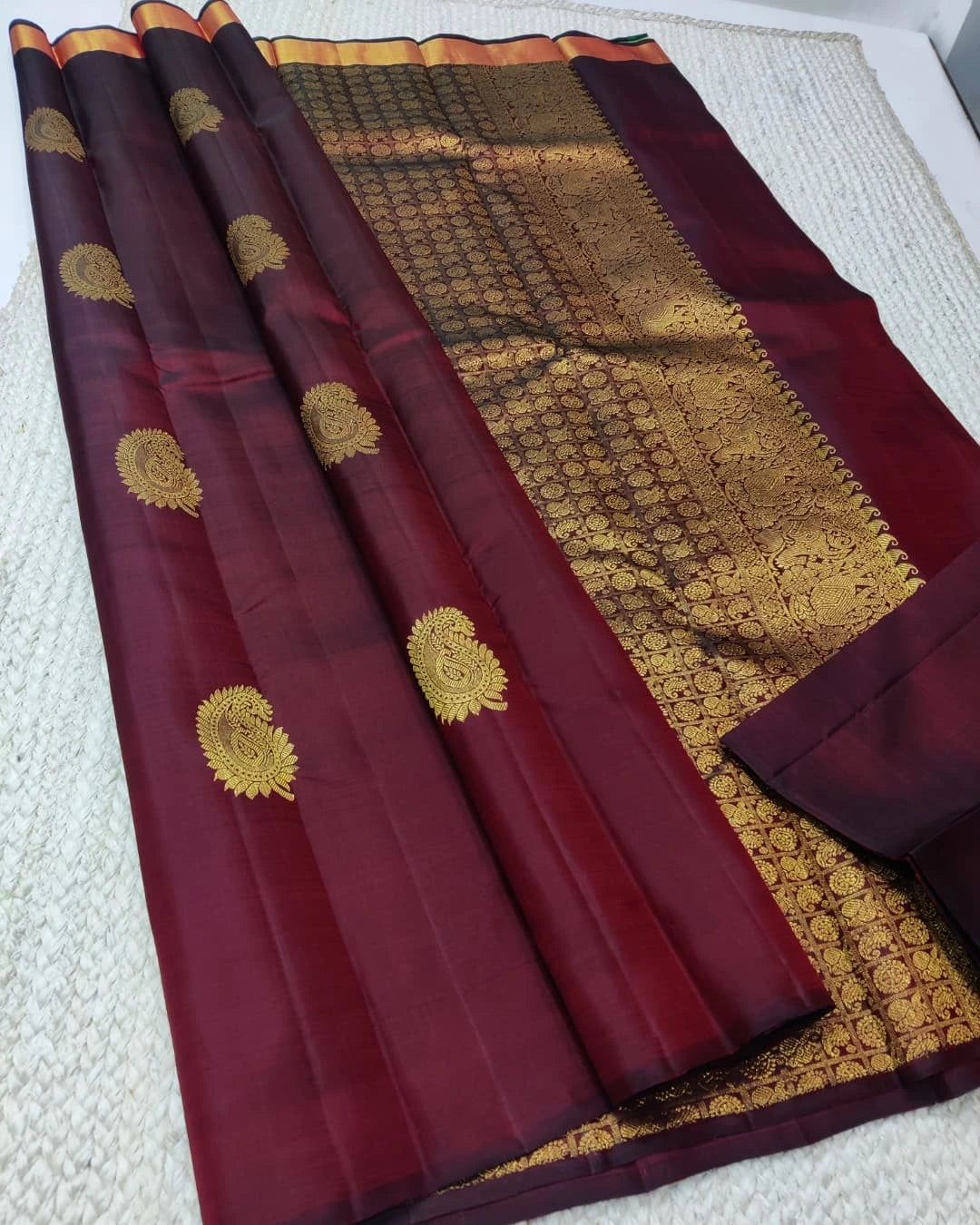 Woebegone Wine Soft Banarasi Silk Saree With Luxuriant Blouse Piece