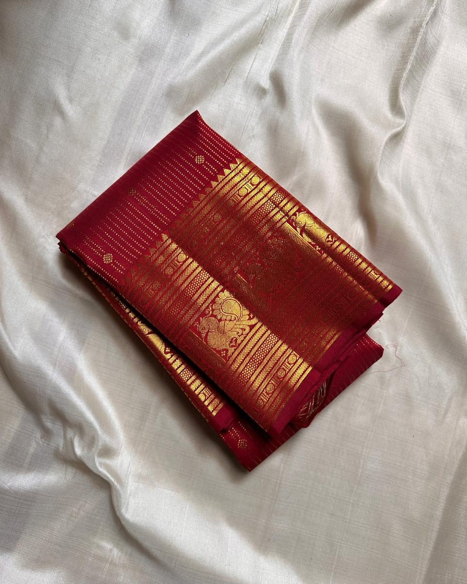 Tantalizing Red Soft Banarasi Silk Saree With Eye-catching Blouse Piece