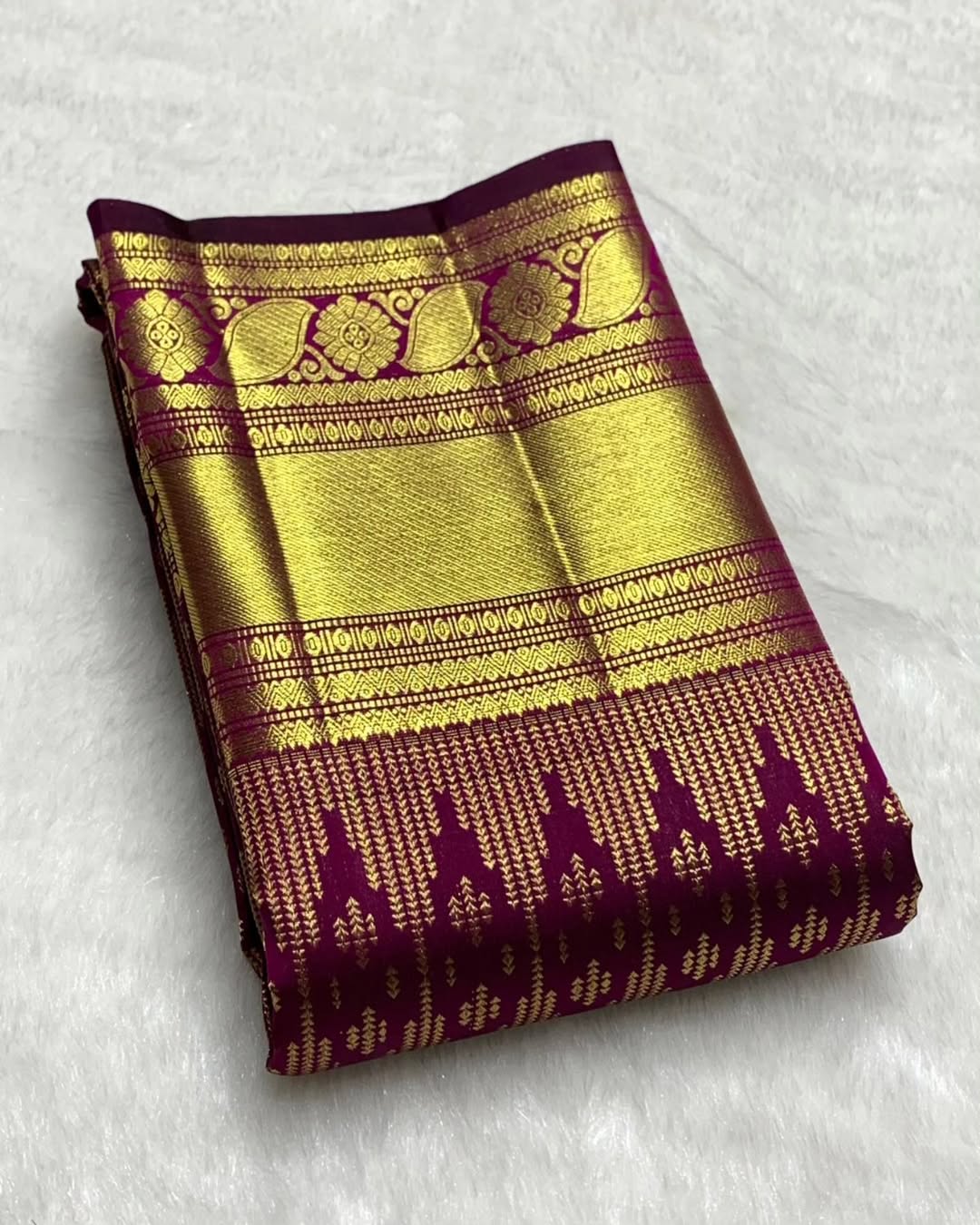 Angelic Pruple Soft Banarasi Silk Saree With Enticing Blouse Piece