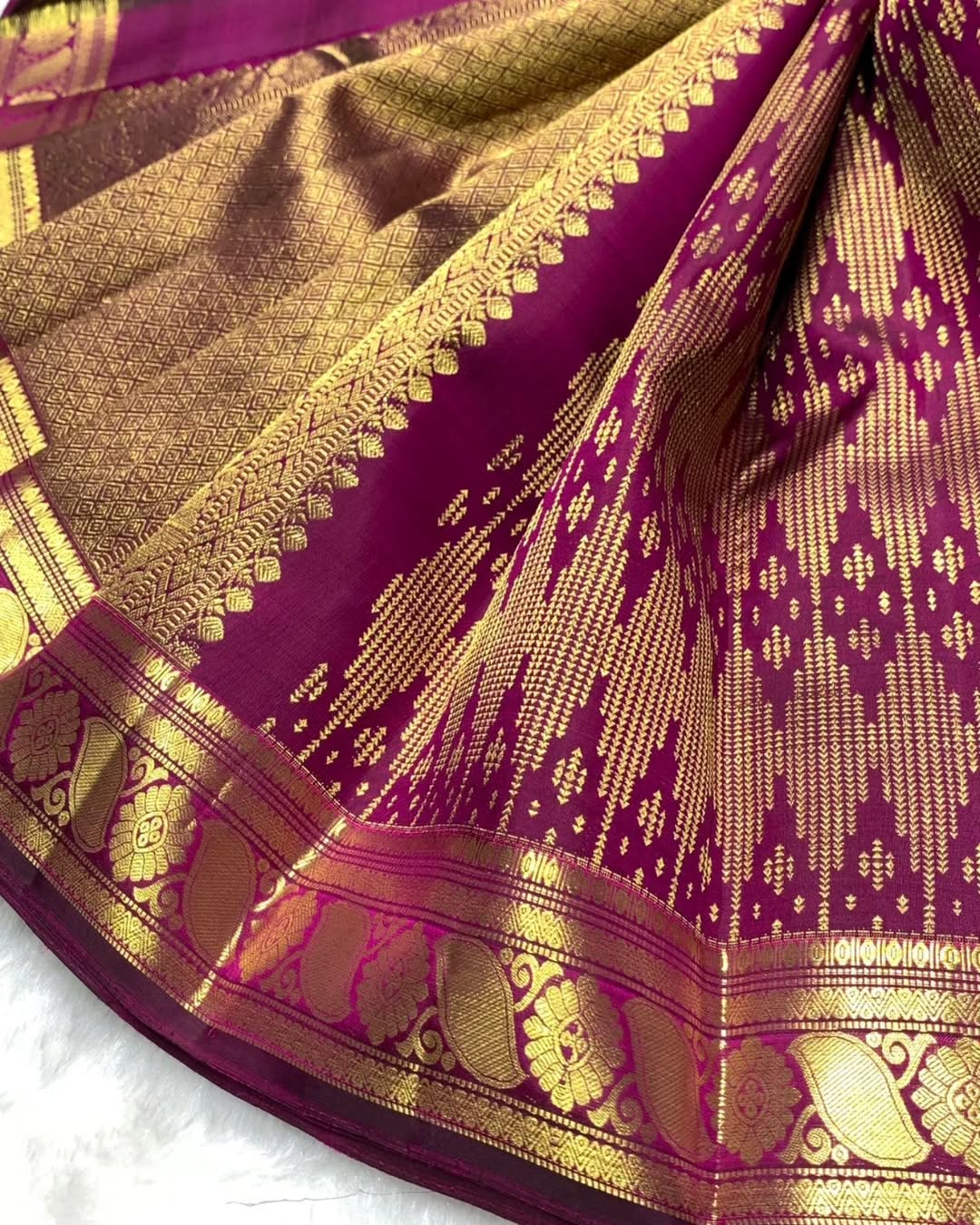 Angelic Pruple Soft Banarasi Silk Saree With Enticing Blouse Piece