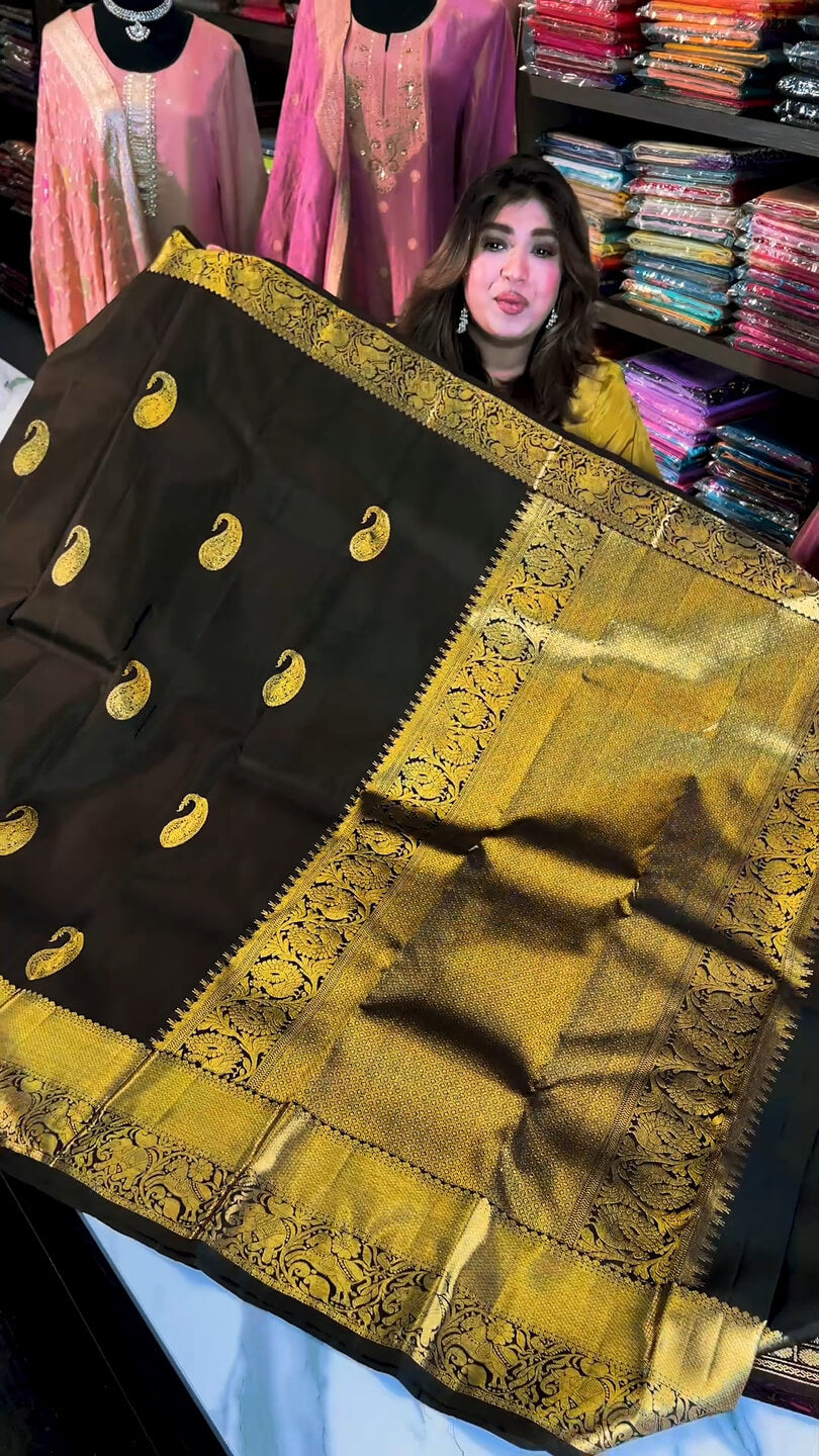 Quintessential Black Soft Banarasi Silk Saree With Inspiring Blouse Piece