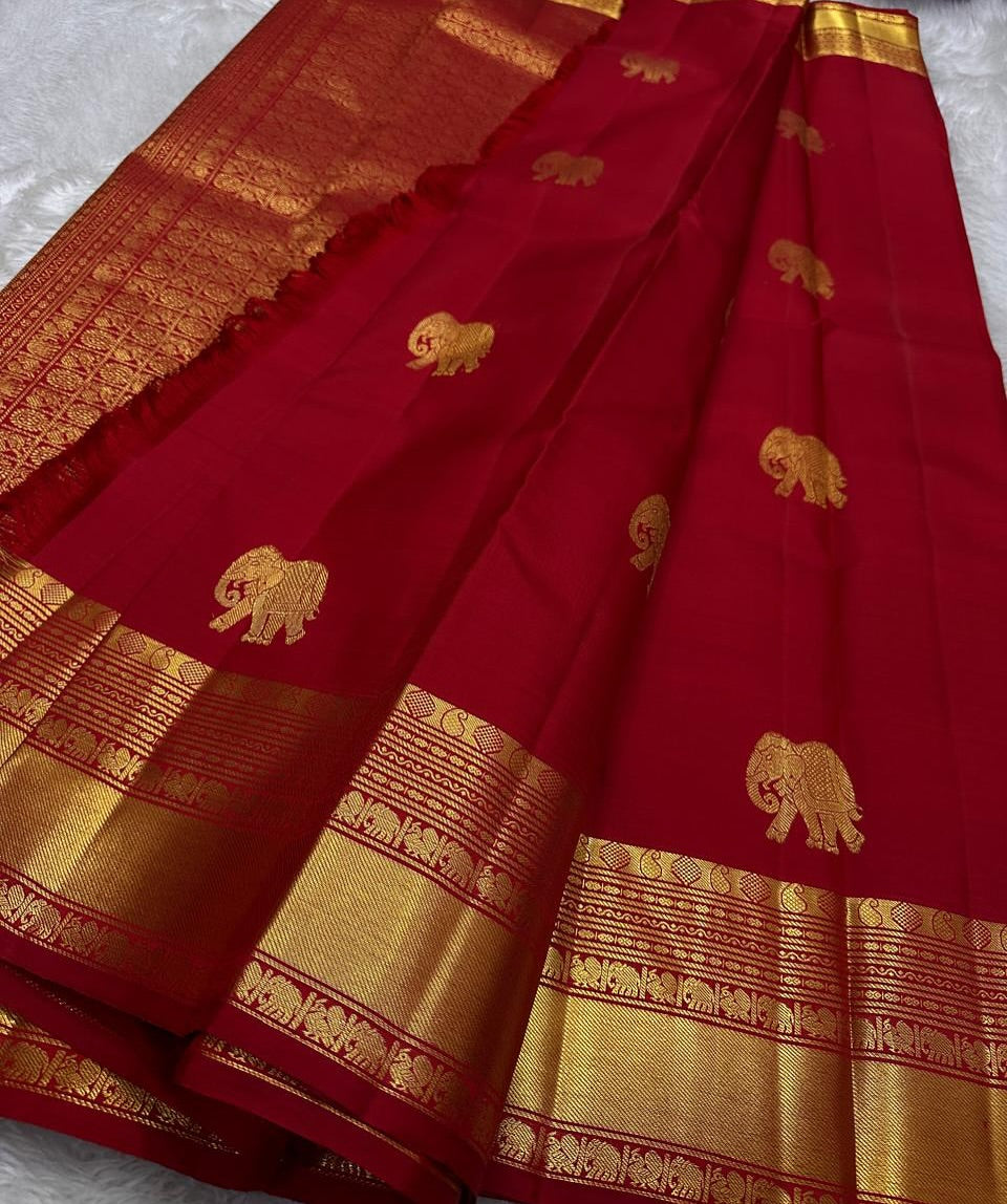 Desultory Red Soft Banarasi Silk Saree With Moiety Blouse Piece