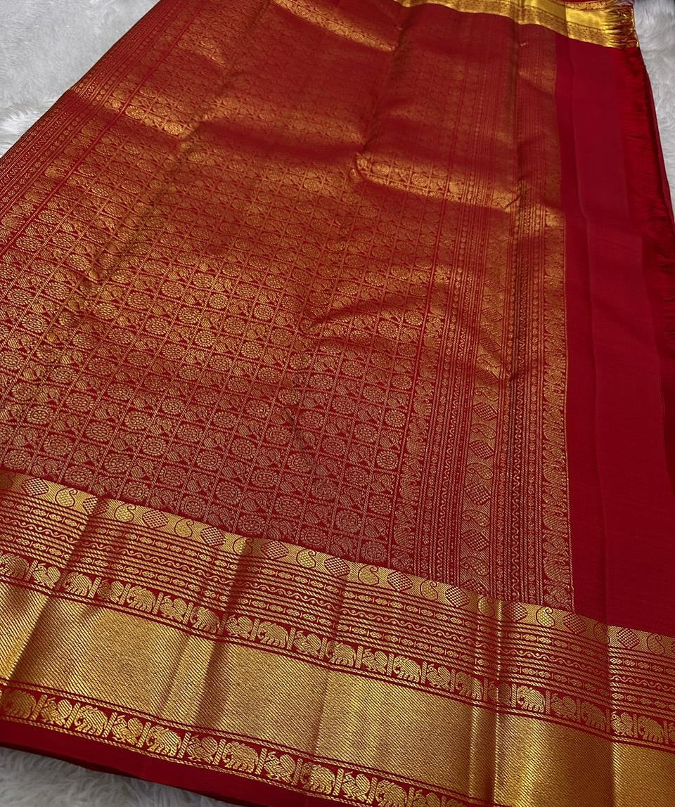 Desultory Red Soft Banarasi Silk Saree With Moiety Blouse Piece