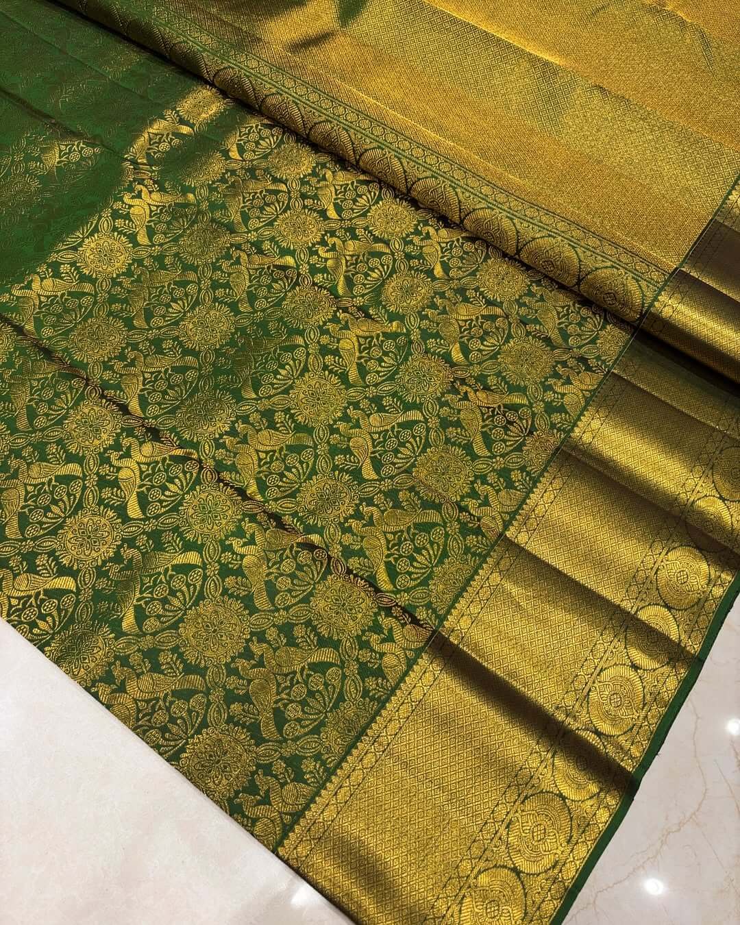 Blissful Dark Green Soft Banarasi Silk Saree With Evanescent Blouse Piece