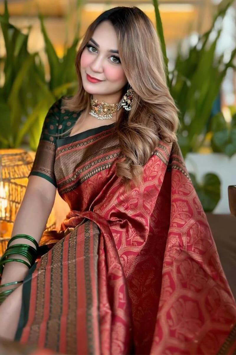 Pleasurable Maroon Soft Silk Saree With Evanescent Blouse Piece