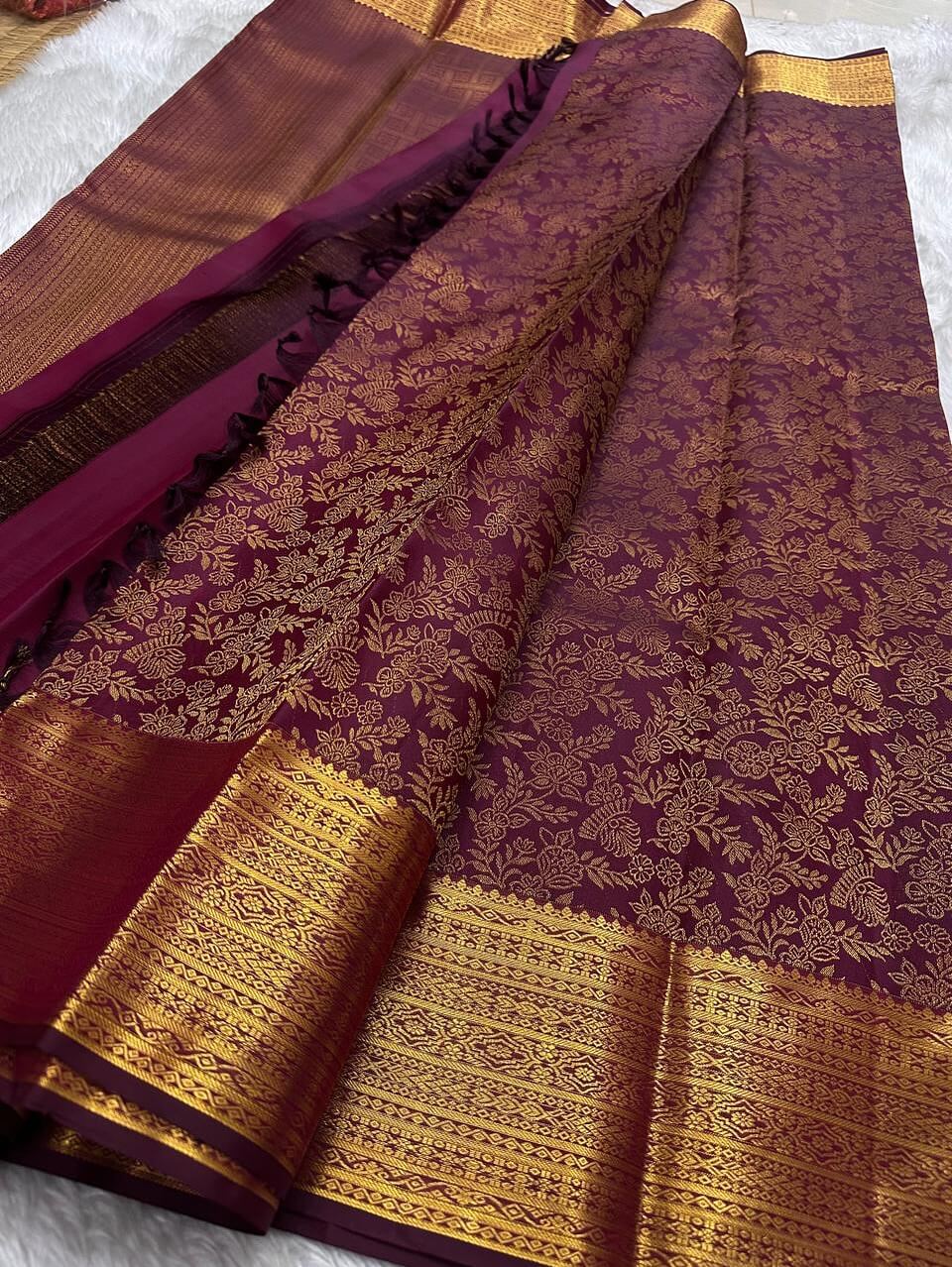 Mesmeric Purple Soft Banarasi Silk Saree With Tremendous Blouse Piece