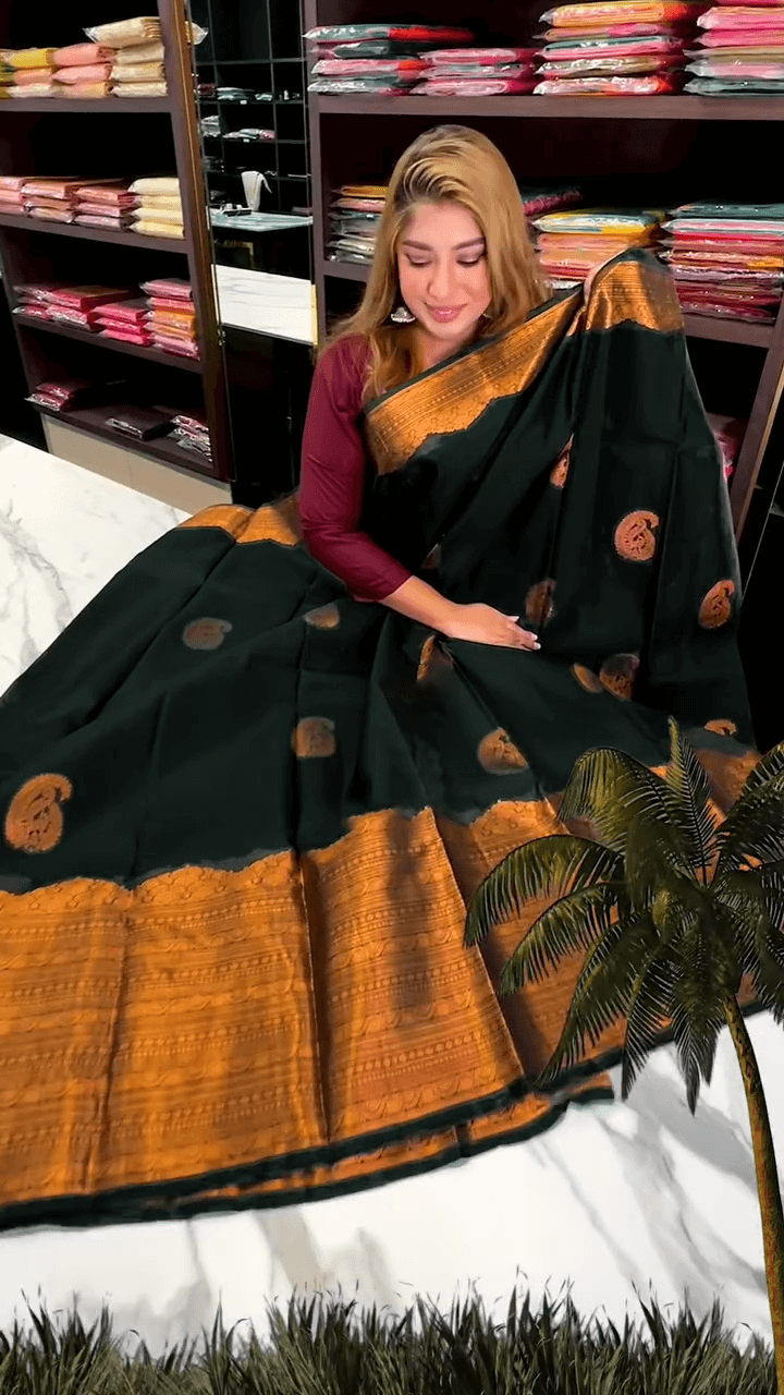 Redolent Dark Green Soft Banarasi Silk Saree With Invaluable Blouse Piece