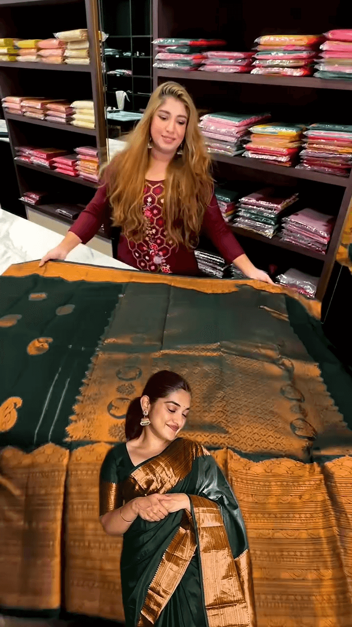 Redolent Dark Green Soft Banarasi Silk Saree With Invaluable Blouse Piece