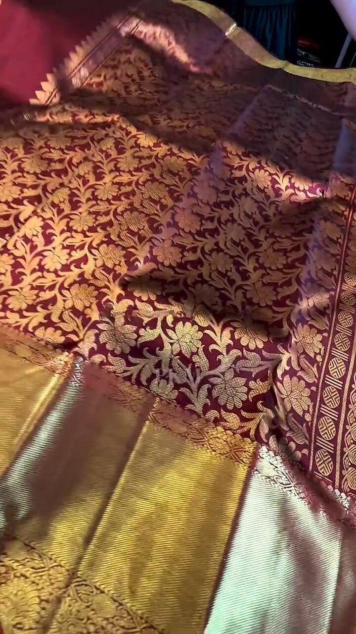 Assemblage Maroon Soft Banarasi Silk Saree With Enticing Blouse Piece