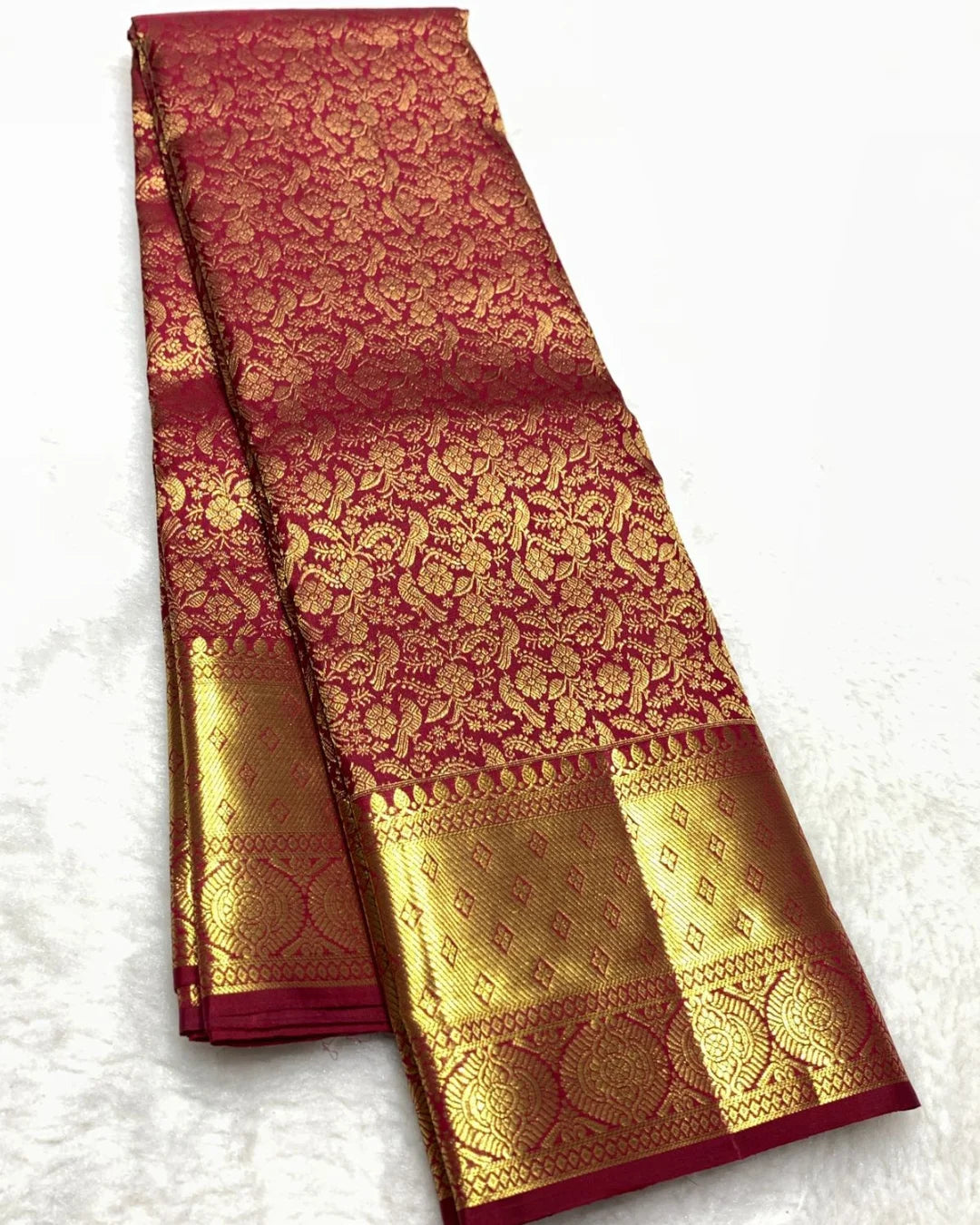 Denouement Red Soft Banarasi Silk Saree With Sizzling Blouse Piece