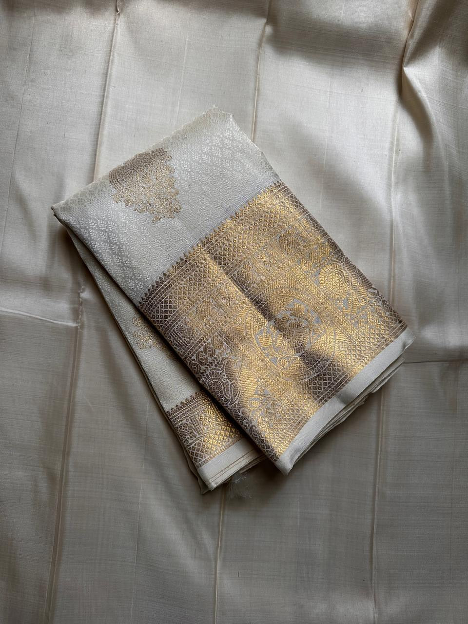Fugacious Beige Soft Banarasi Silk Saree With A glam Blouse Piece
