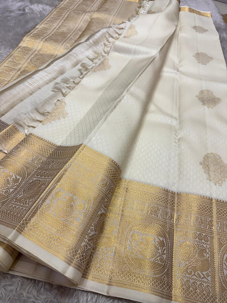 Fugacious Beige Soft Banarasi Silk Saree With A glam Blouse Piece