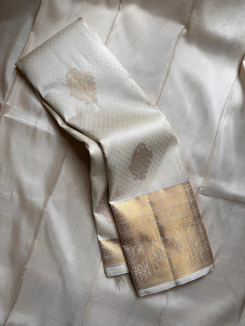 Fugacious Beige Soft Banarasi Silk Saree With A glam Blouse Piece