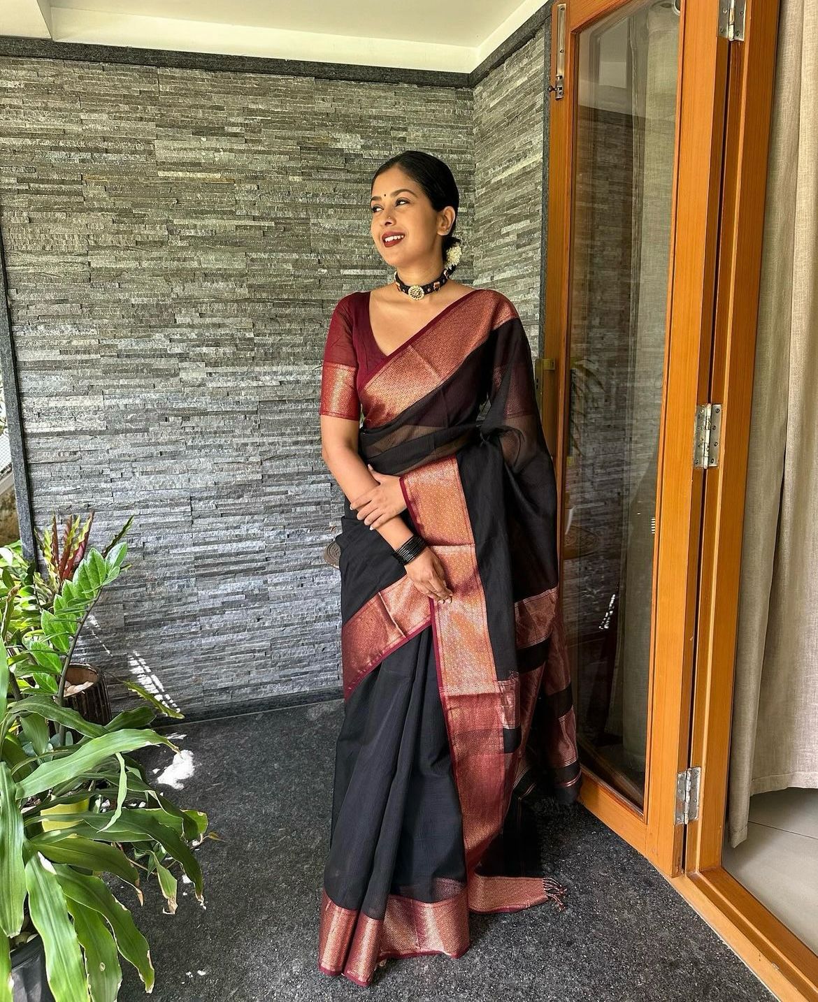 Stylish Black Soft Silk Saree With Flameboyant Blouse Piece