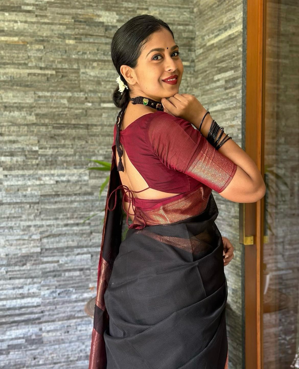 Stylish Black Soft Silk Saree With Flameboyant Blouse Piece